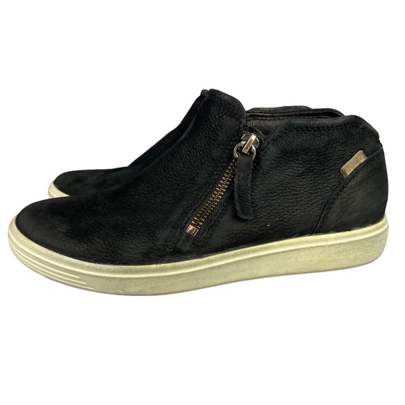 ecco soft 7 low cut zip bootie
